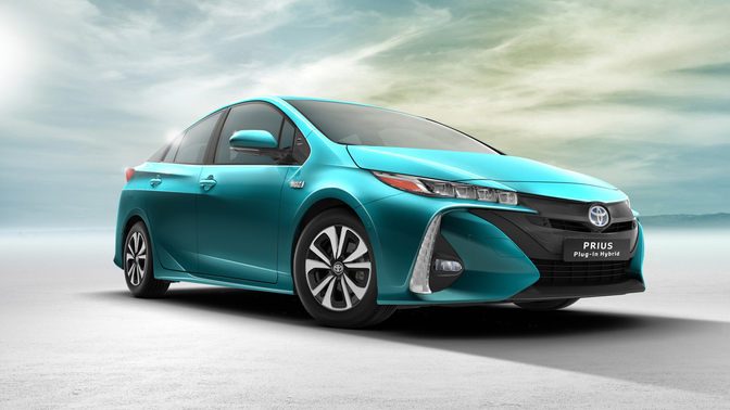 2017_toyota_prius_plug_in_hybrid_01