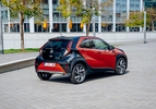 Rij-impressie Toyota Aygo X (2022) rood achterkant