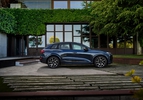 Audi Q6 e-tron 2024 blauw in profiel
