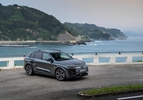 Audi Q6 e-tron review 2024 blauw