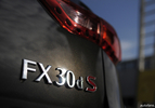 Infiniti FX30d vs. BMW X5 vs Touareg  (23)