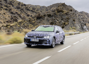 Volkswagen Passat Variant teaser 2023