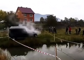 Video-Offroading-Mercedes-AMG-G-63