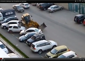 dronken achter het stuur van de bulldozer in rusland