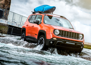 jeep-renegade-drives-white-water-rafting-course