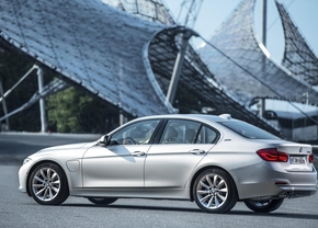 bmw-330e-2015