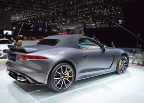 Live in Genève 2016: Jaguar F-Type SVR