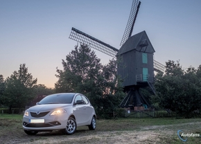 lancia ypsilon 1.2 fire benzine facelift 2015