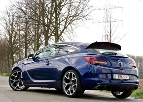 Rijtest: Opel Astra OPC (2013)