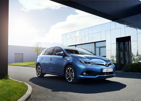  rijtest-toyota-auris-hybrid-2015