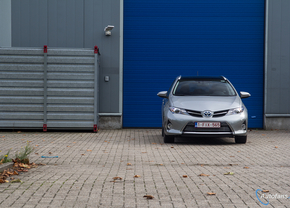 toyota-auris-hsd-sports-tourer