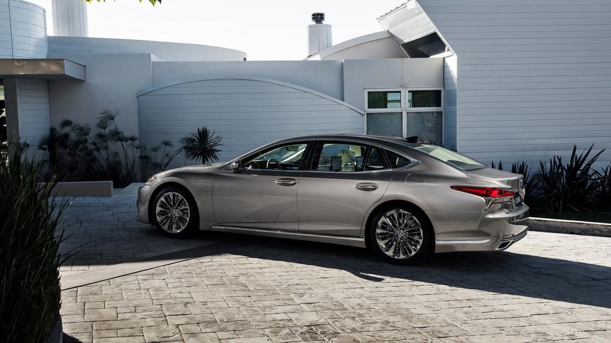 lexus-ls-2017