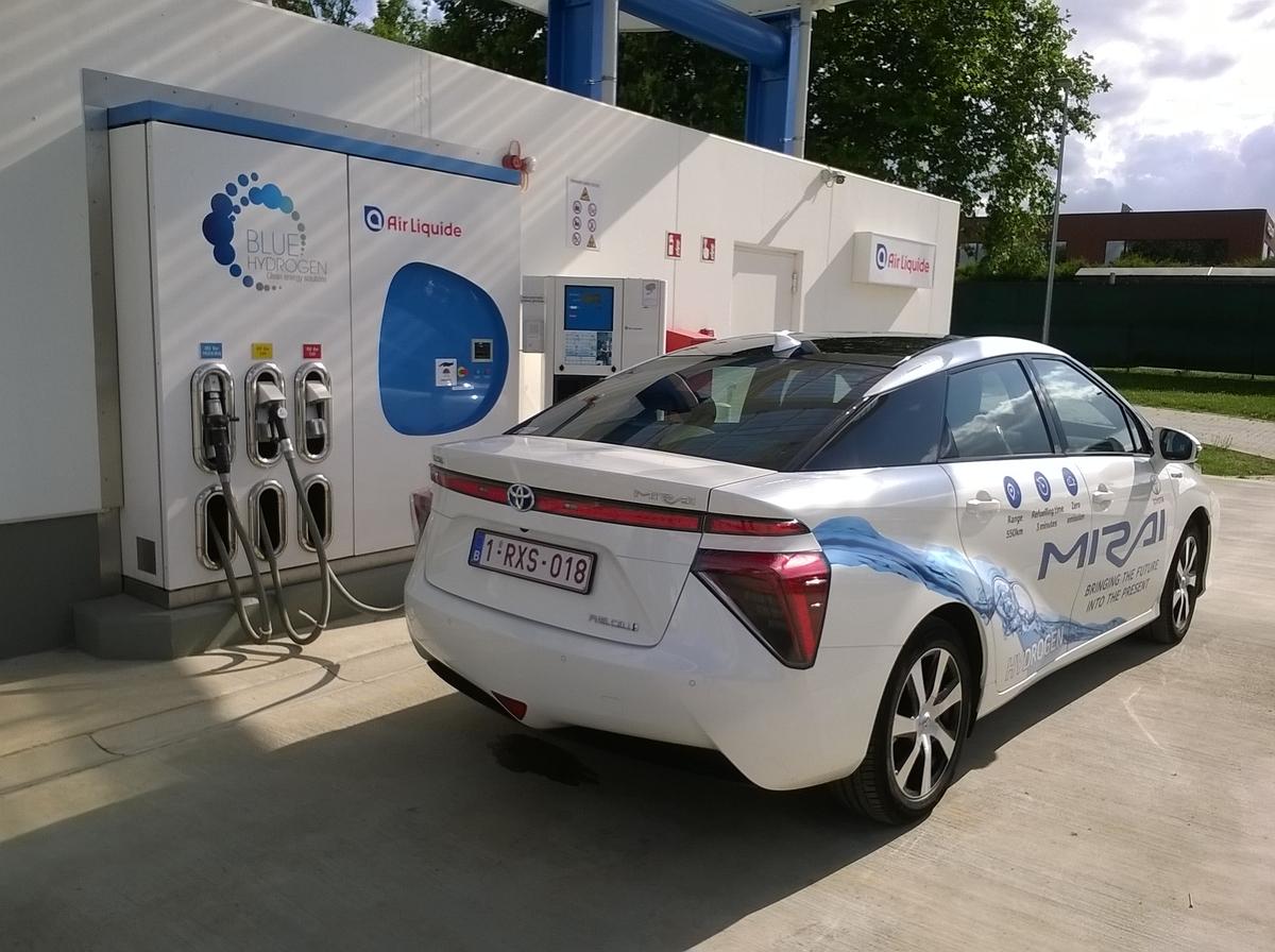 toyota-mirai-hydrogen-2017-rijtest-autofans