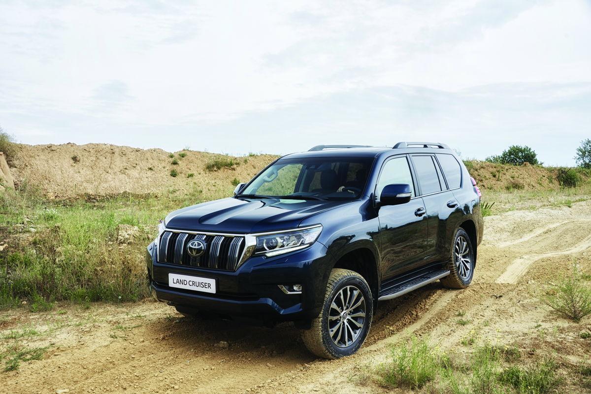  2017_toyota_land_cruiser