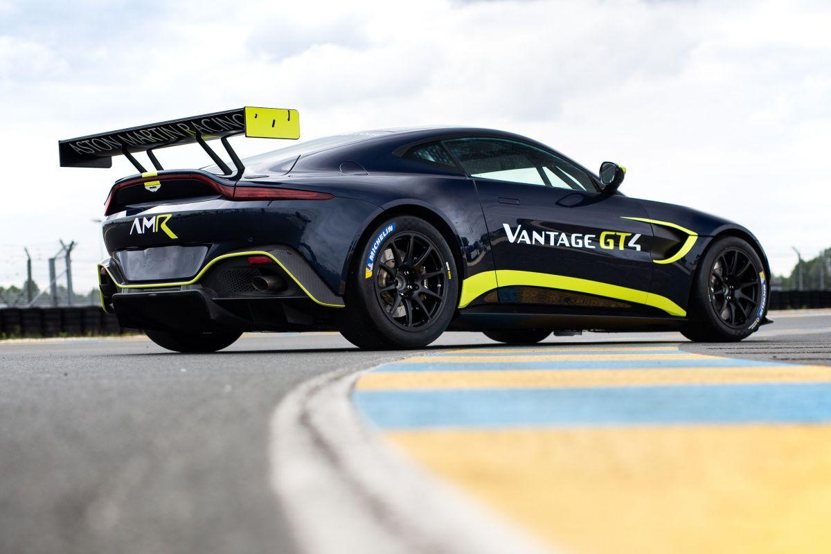 aston_martin_vantage_gt4