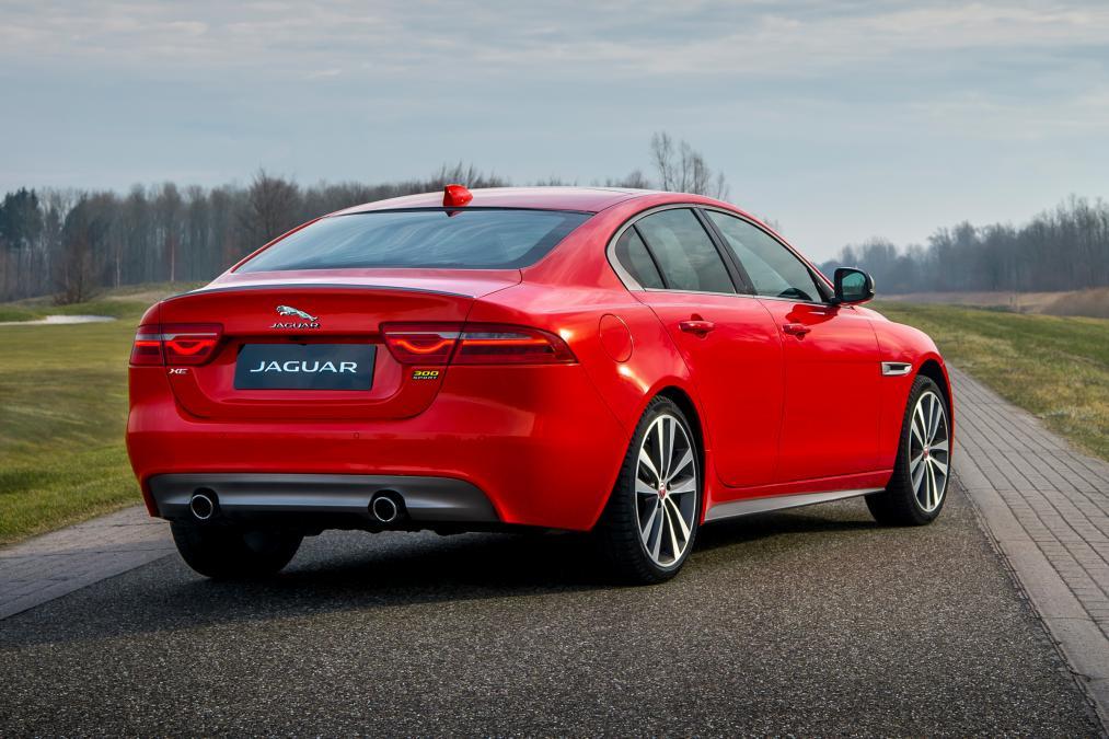 jaguar-xe-300-sport-2018