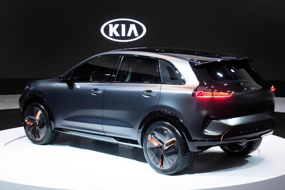 kia-niro-ev-concept-2018-ces-side