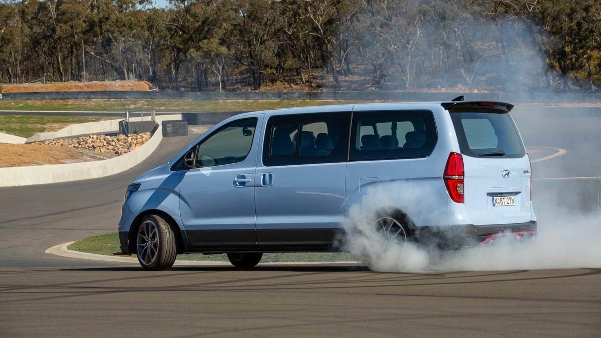 Hyundai iMax N Drift Bus