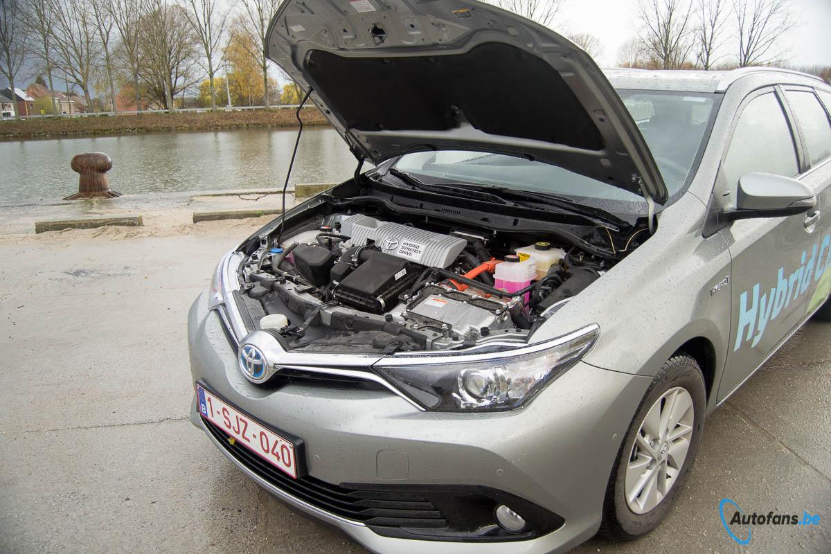 toyota auris hybrid tourer cng test autofans 2018