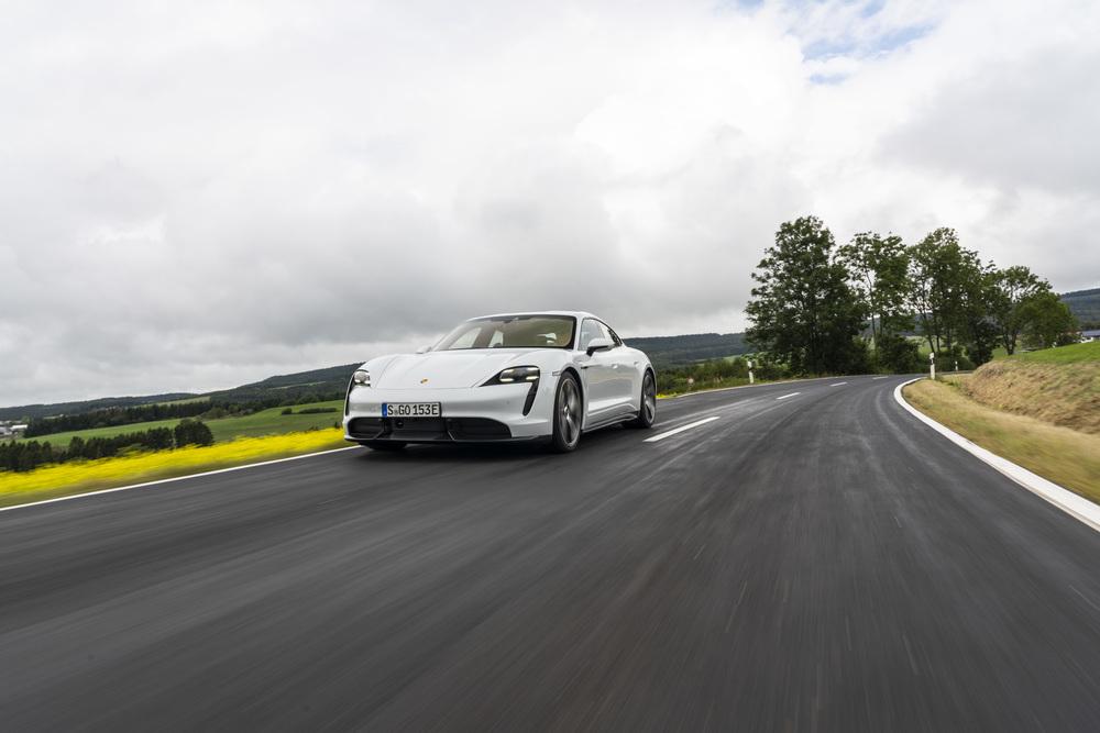 Porsche Taycan Turbo S rijtest Autofans 2020