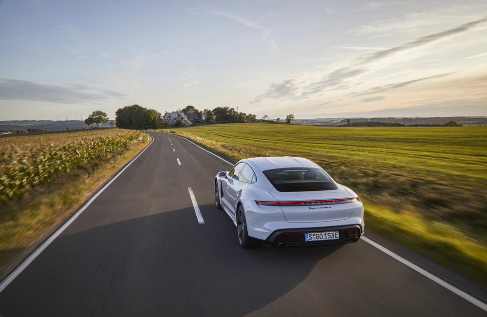 Porsche Taycan Turbo S rijtest Autofans 2020