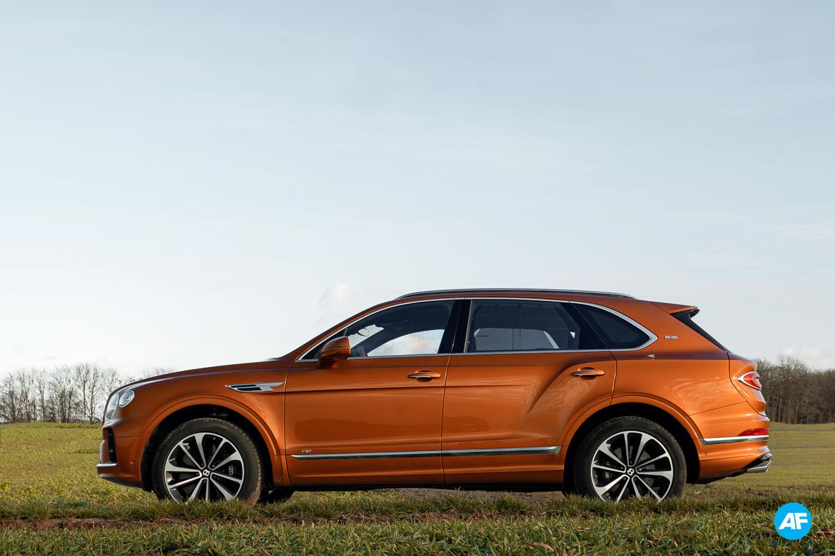 Bentley Bentayga V8 2021 (rijtest)