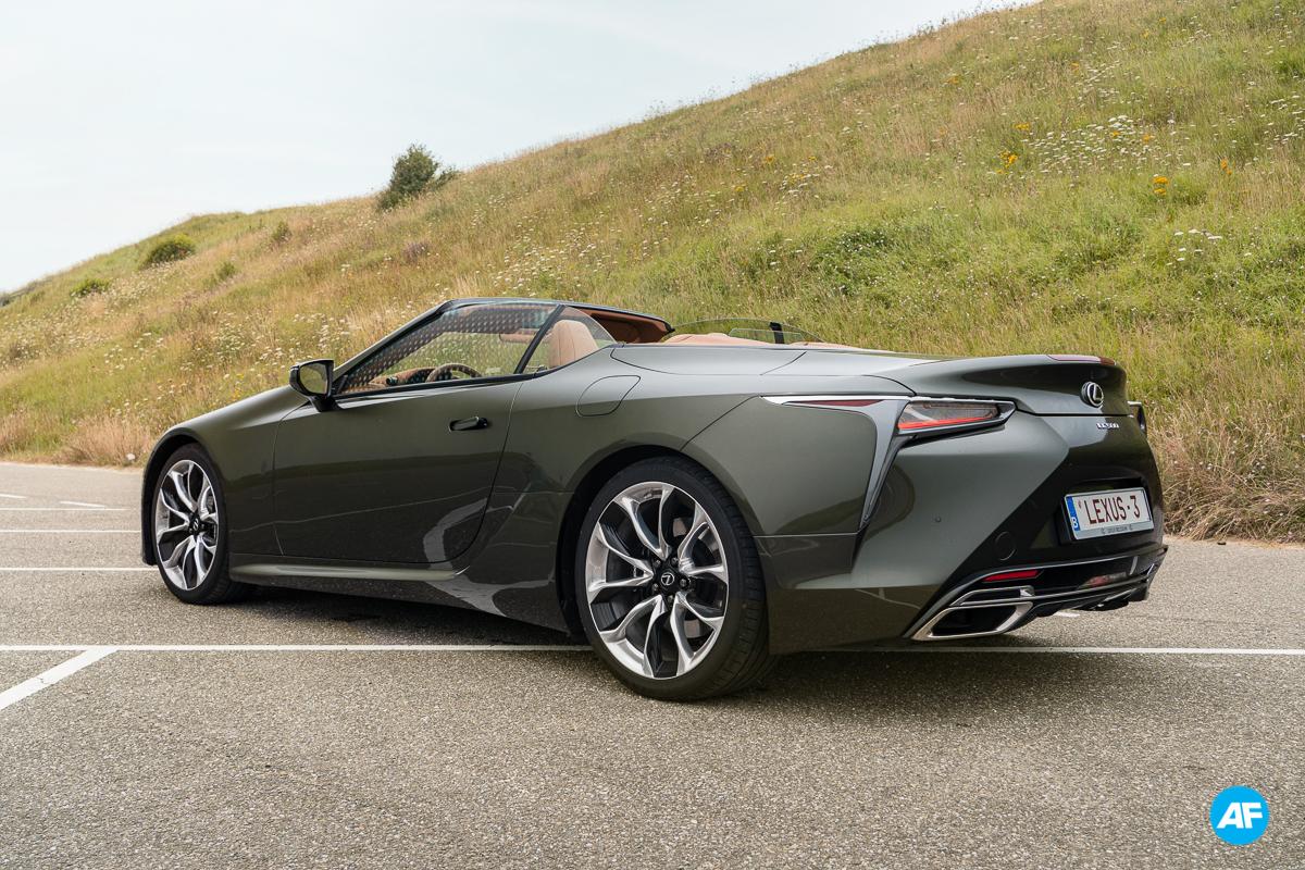 Lexus LC 500 Cabrio rijtest 2021