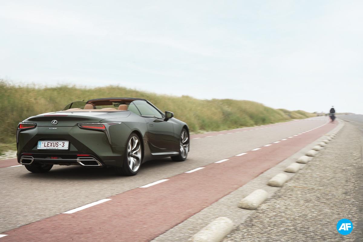 Lexus LC 500 Cabrio rijtest 2021