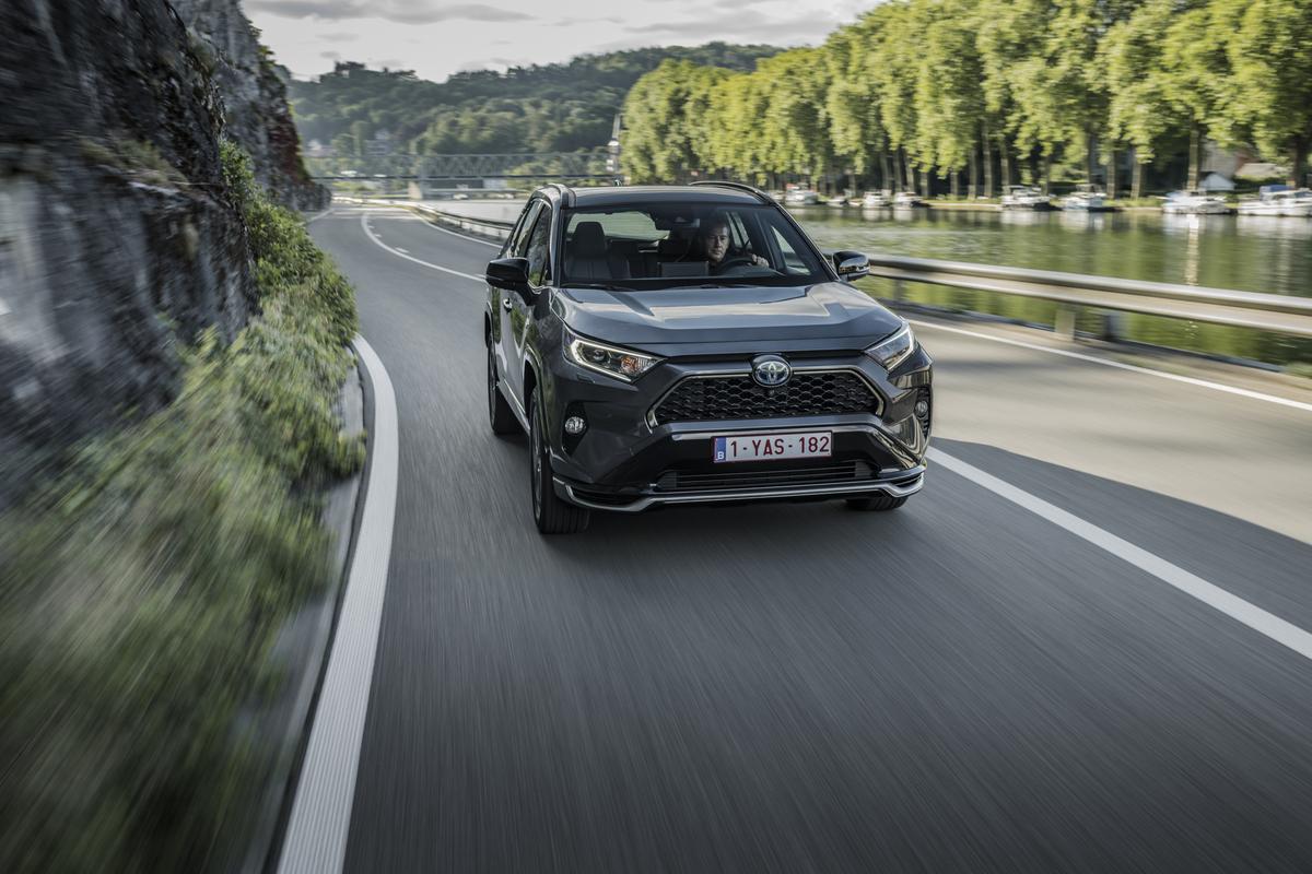 Toyota RAV4 PHEV Plug-in REVIEW