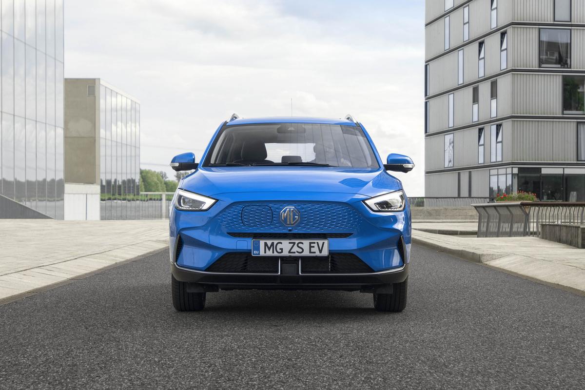 MG ZS EV Standard Range Longe Range facelift rijtest 2022