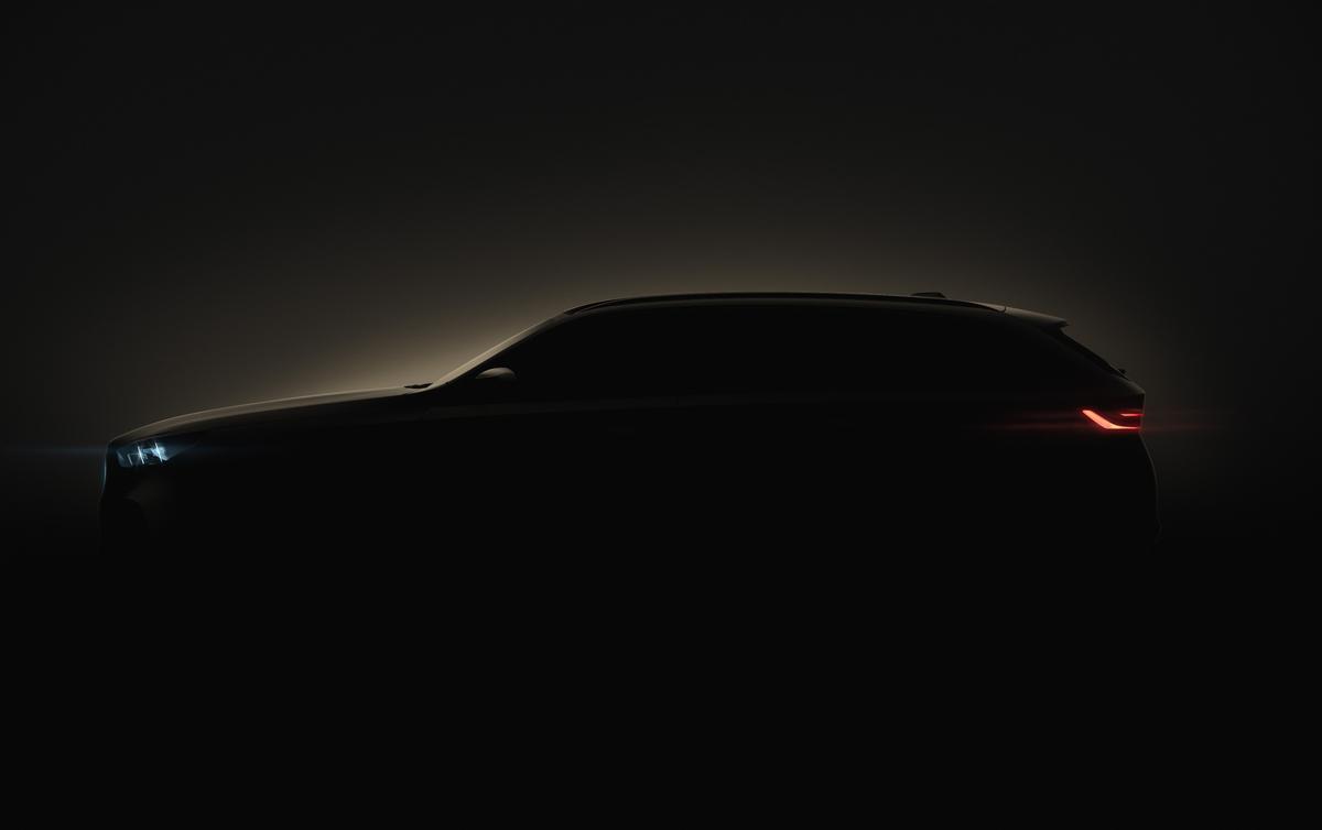 BMW 5 Touring teaser 2023