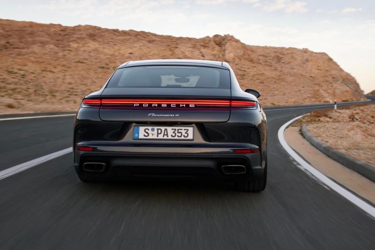 Porsche Panamera 2023