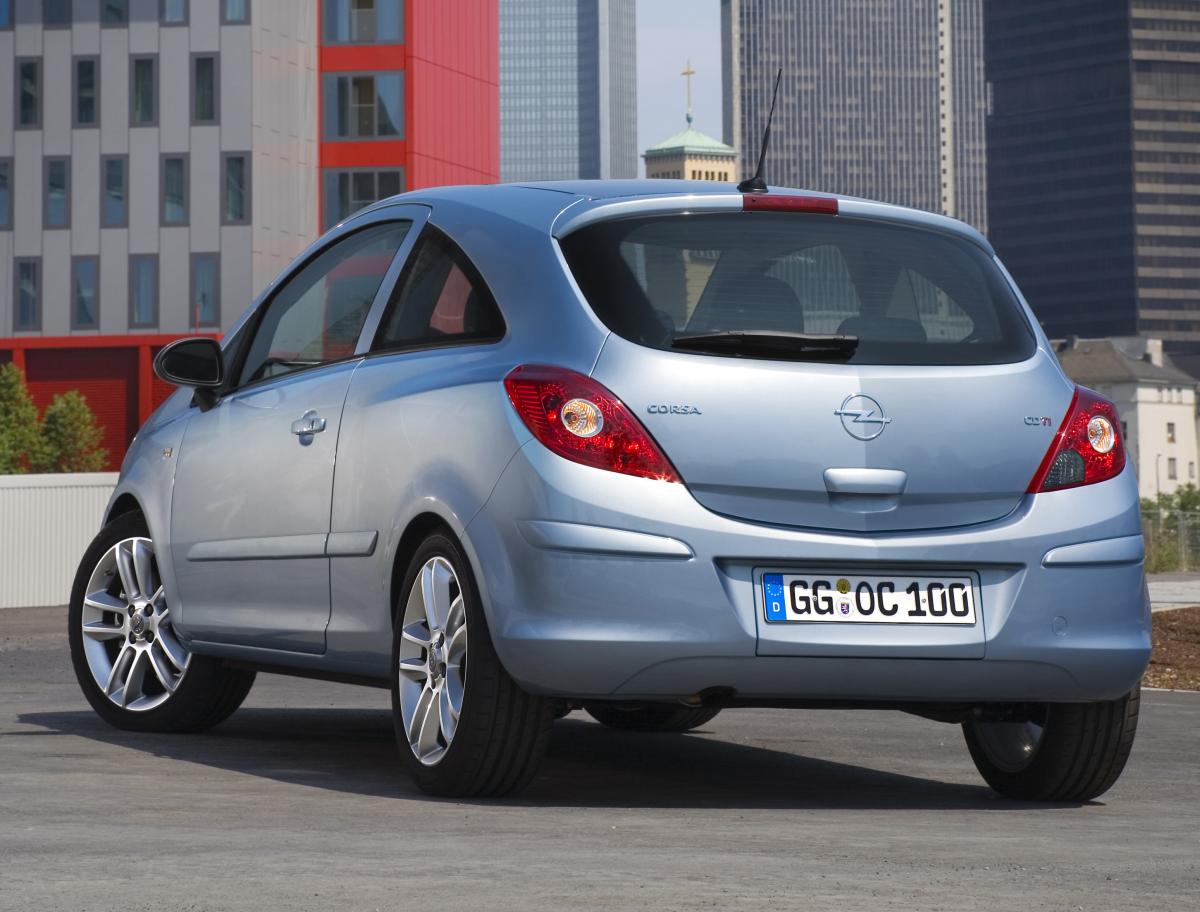 Nissan Tiida look alike
