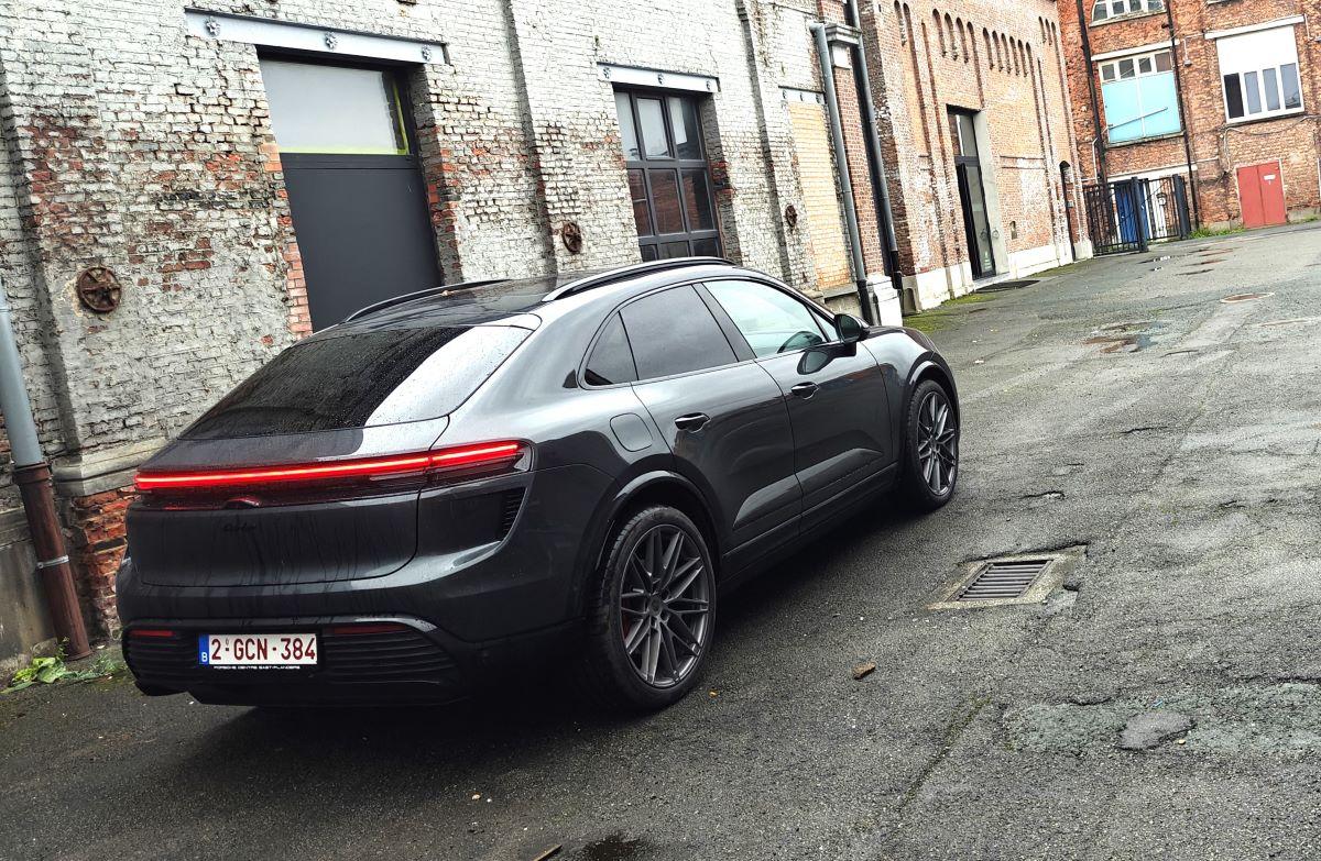 Porsche Macan Turbo EV