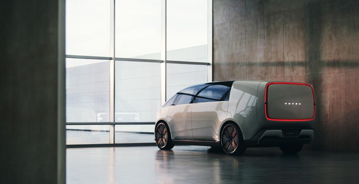 Honda O reeks EV's Saloon Space-Hub