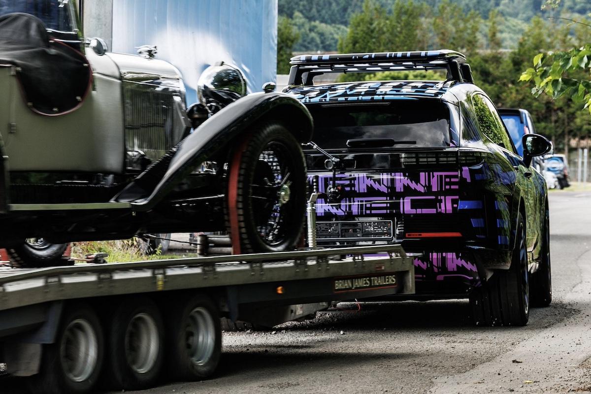 Porsche Cayenne Electric teaser 2025