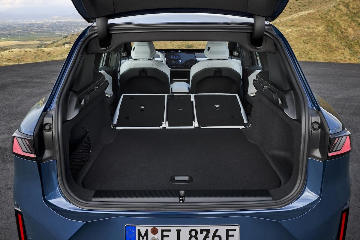 BMW iX3 2025