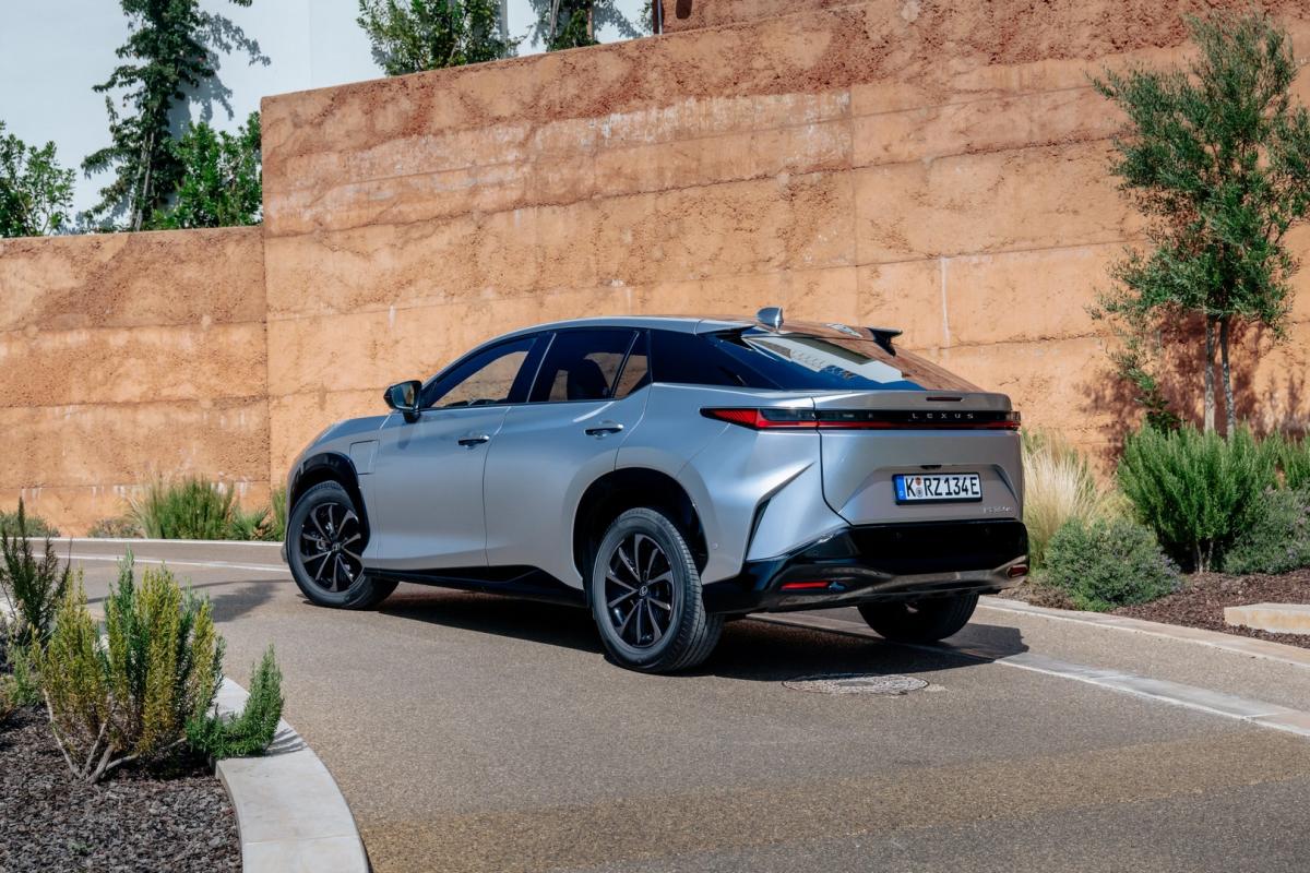 Lexus-RZ-2025