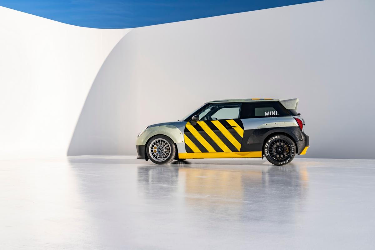 MINI JCW Deus Ex Machina 2025 Skeg