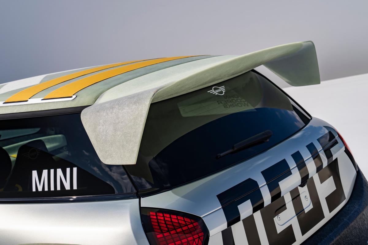 MINI JCW Deus Ex Machina 2025 Skeg spoiler