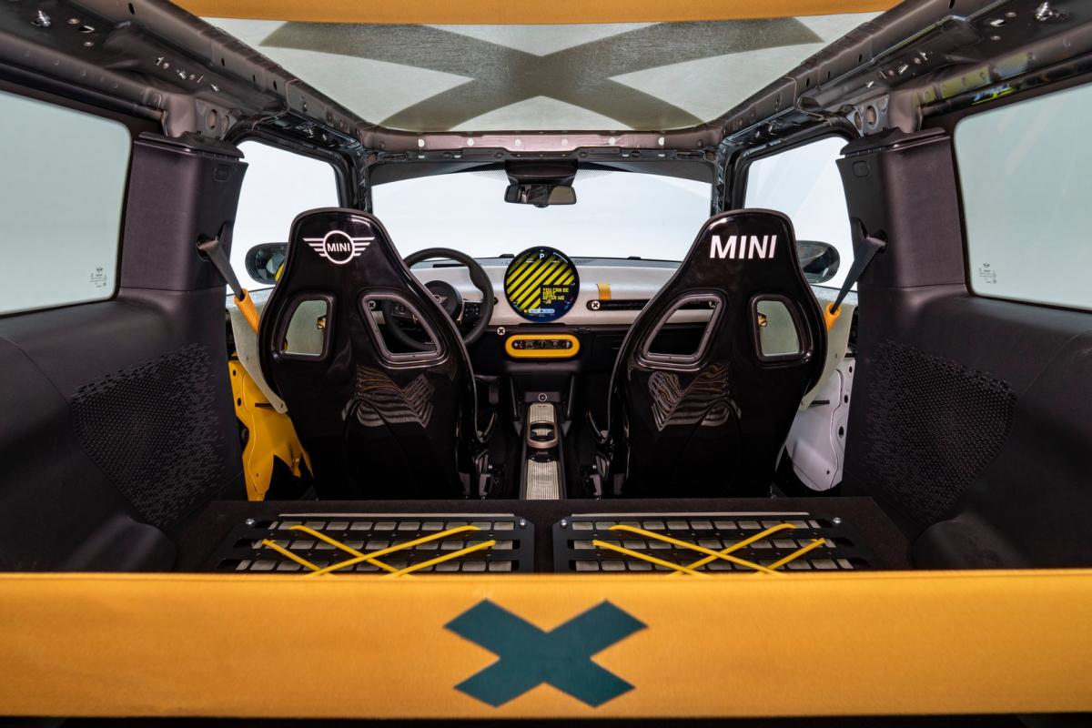 MINI JCW Deus Ex Machina 2025 interieur