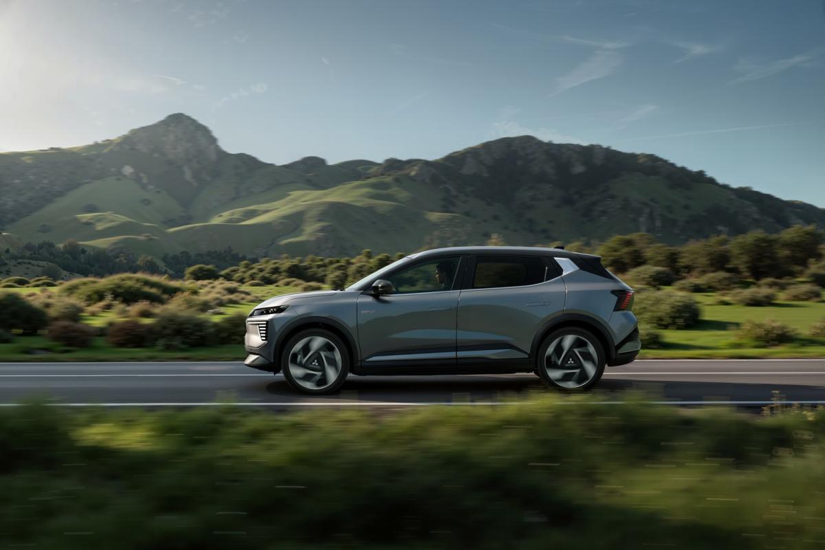 Mitsubishi Eclipse Cross zijkant
