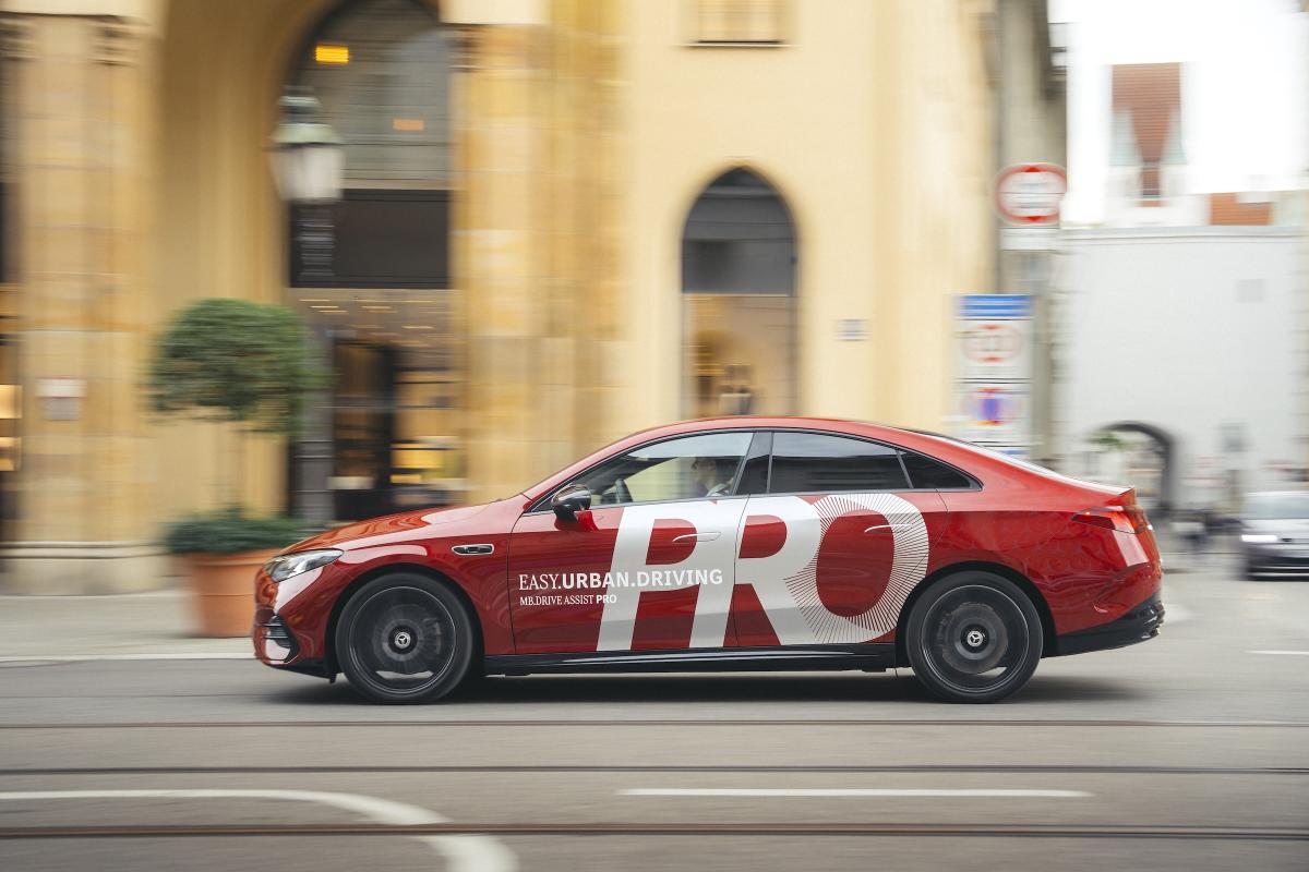 Mercedes CLA self driving review test getest Autofans