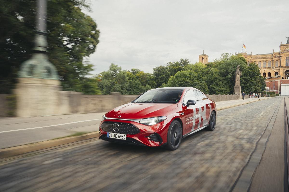 Mercedes CLA self driving review test getest Autofans