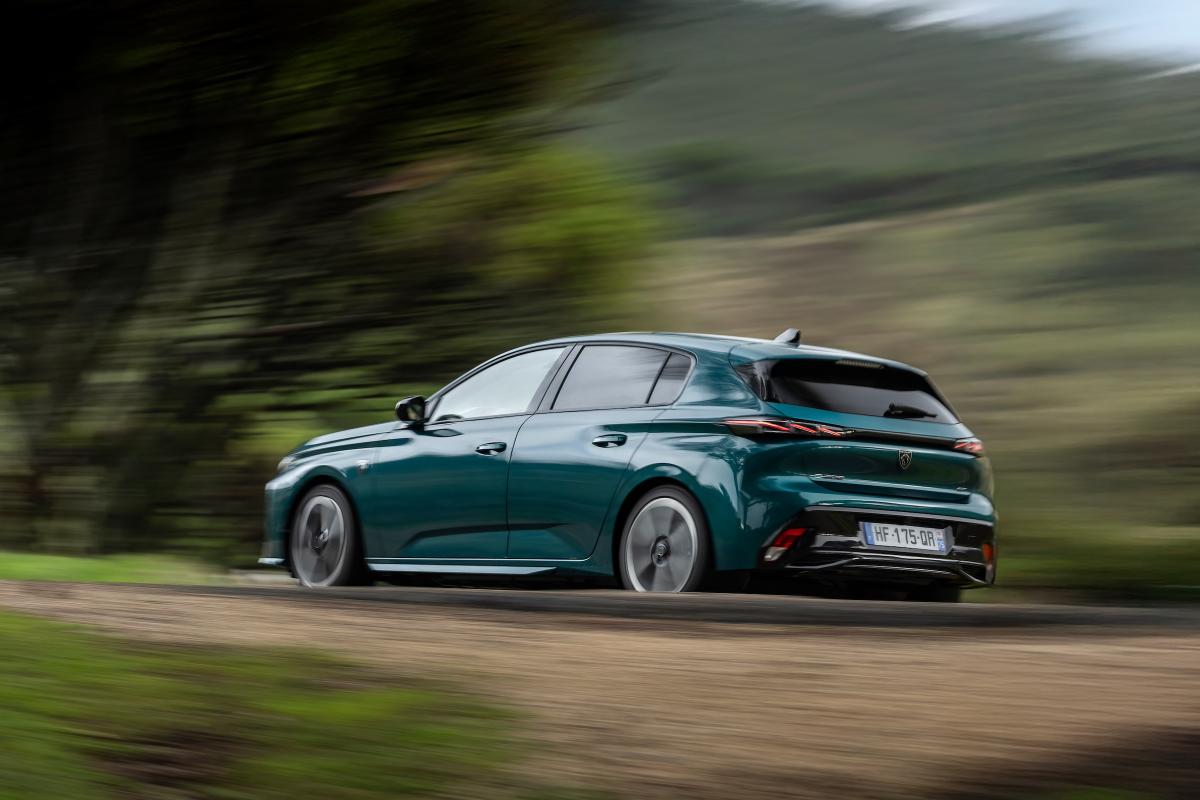 Test Peugeot E-308 facelift 2025