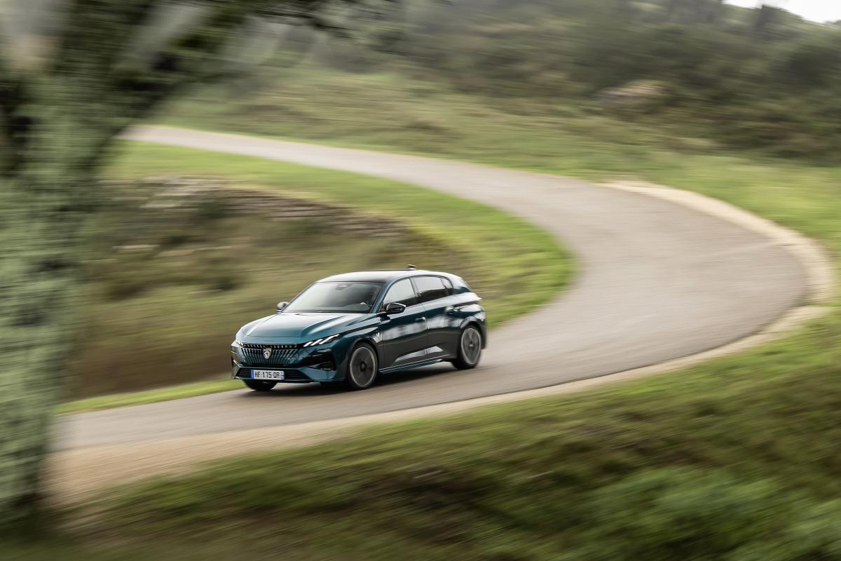 Test Peugeot E-308 facelift 2025