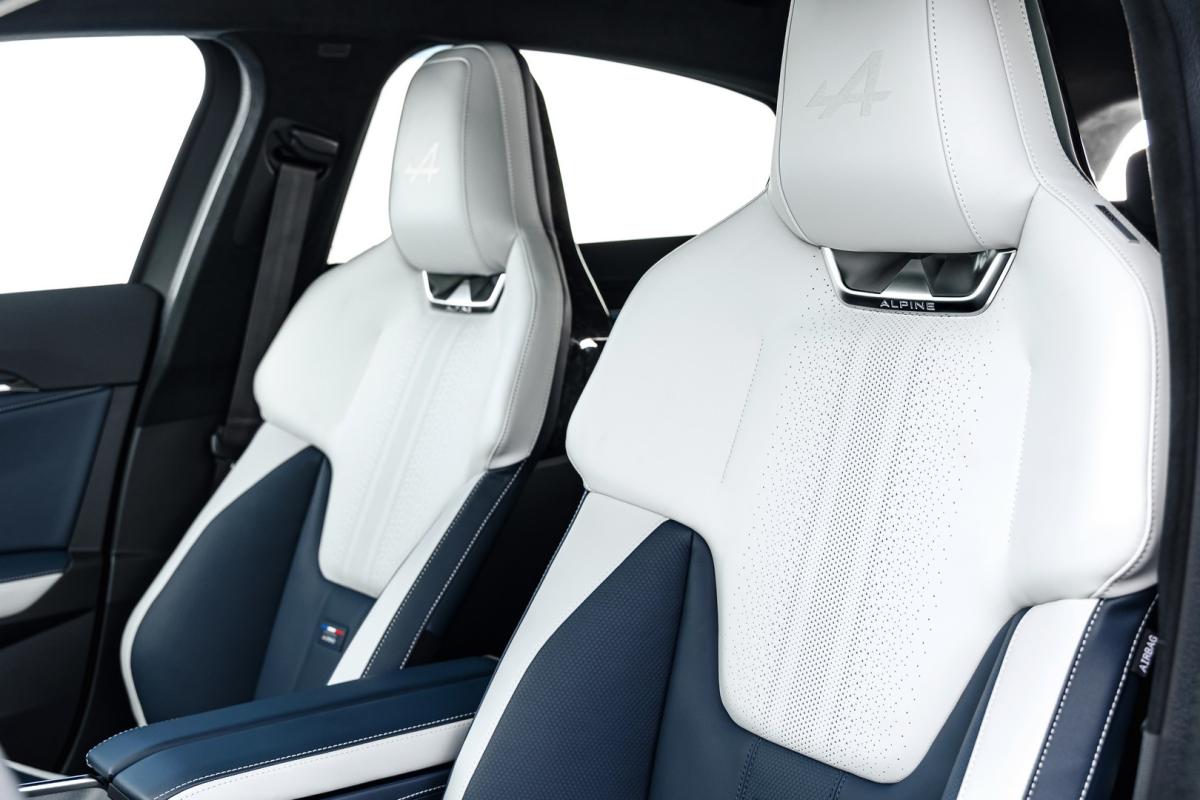 Alpine A390