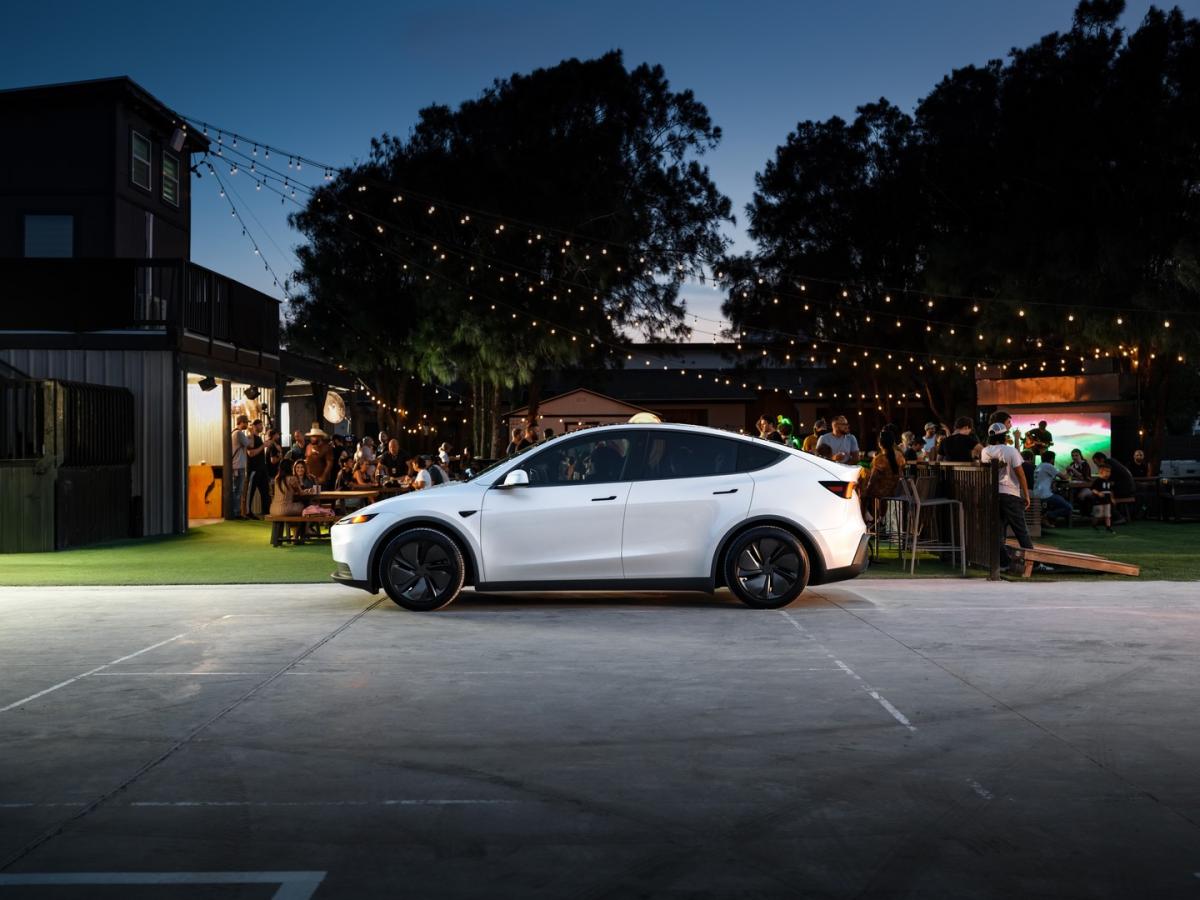 Tesla Model Y Standard 2026