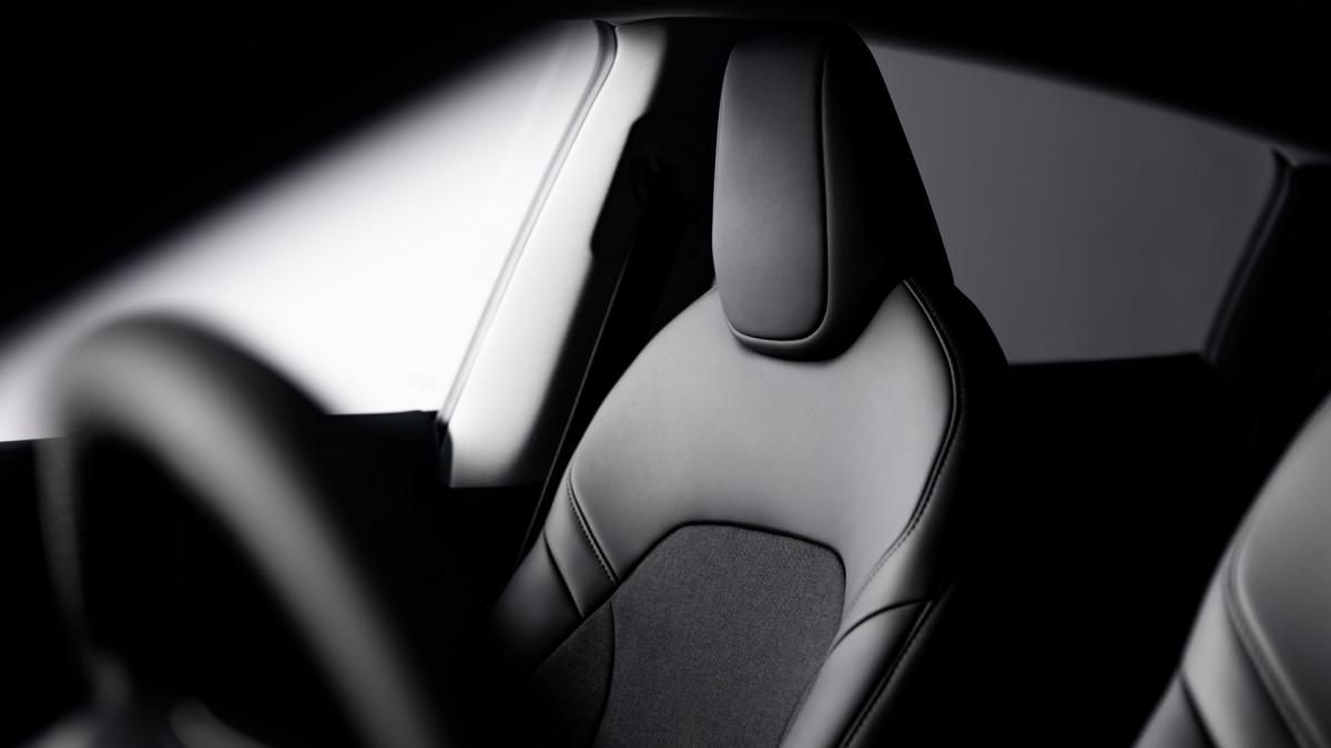 Tesla Model Y Standard 2026