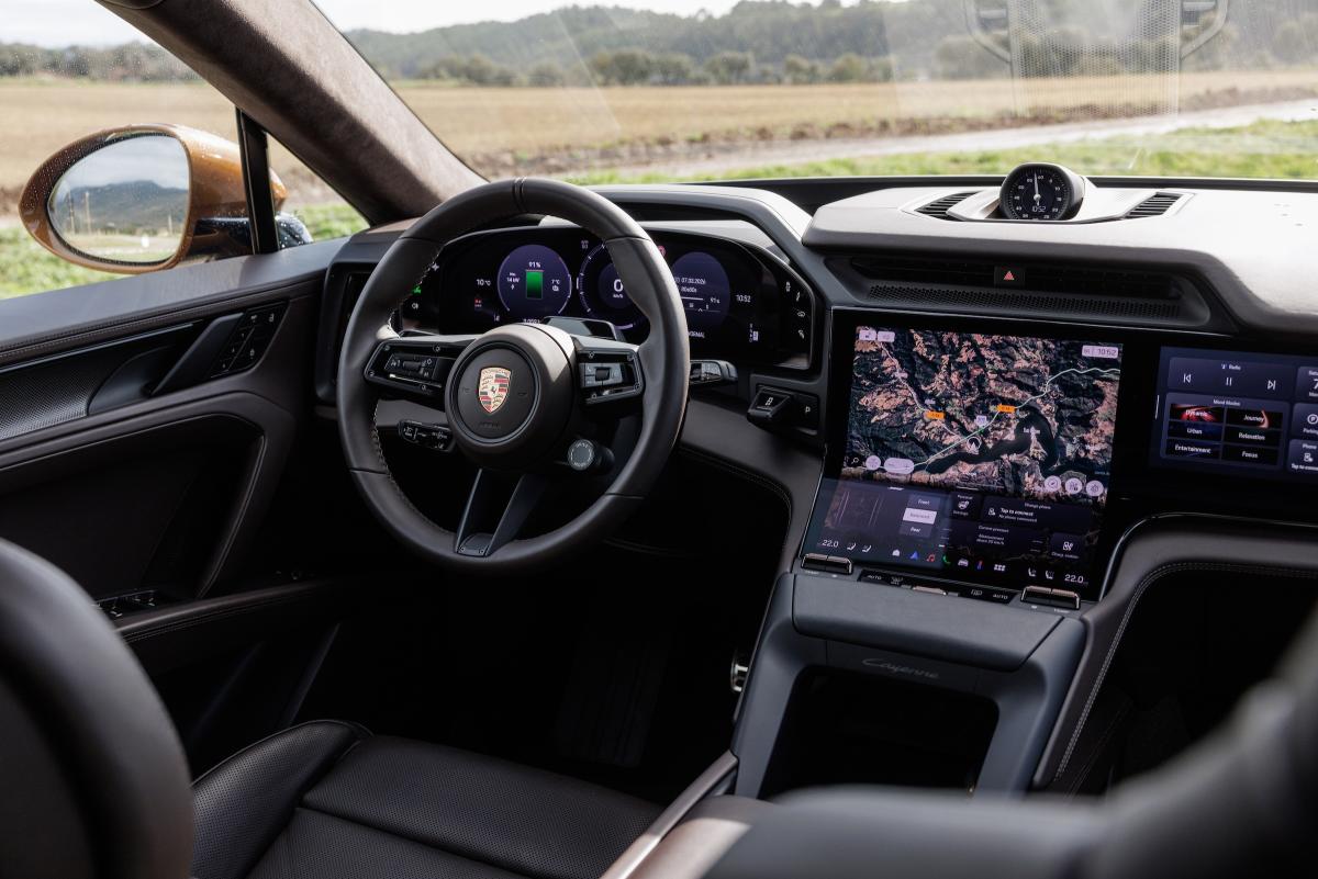 Porsche Cayenne Electric instapper basisversie test review info autofans